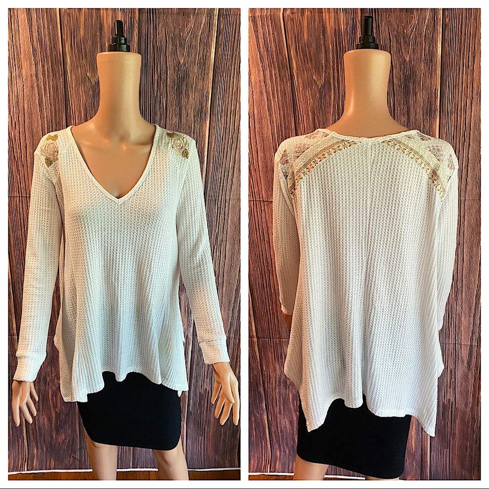 Altar’d State sz small white and tan floral embroidered long sleeve boho